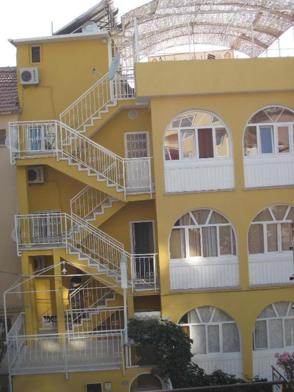 Kibar Apart Pansiyon Kusadasi Bagian luar foto