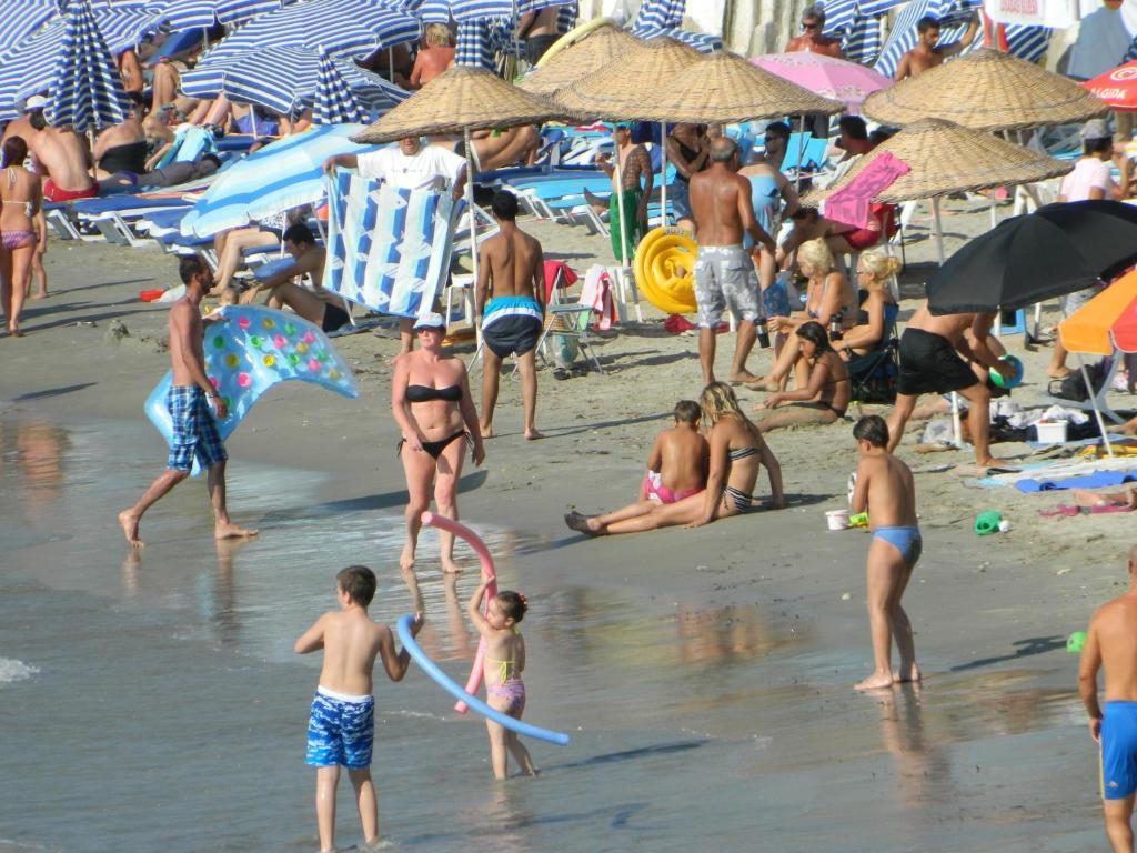 Kibar Apart Pansiyon Kusadasi Bagian luar foto